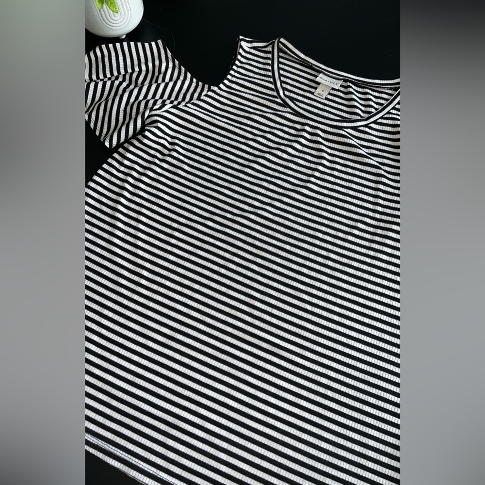Ava & Viv Black and White Striped Ribbed Cold Shoulder Top Size 1X NWOT
